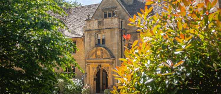 Foxhill Manor, Broadway