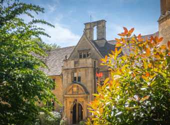 Foxhill Manor, Broadway